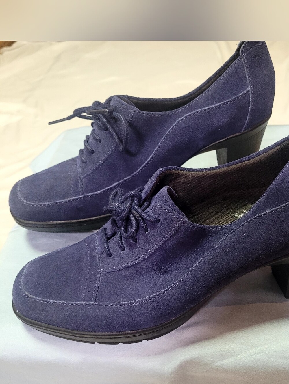 Clarks Bendables Blue Suede Lace-up Oxfords, Size 7.5